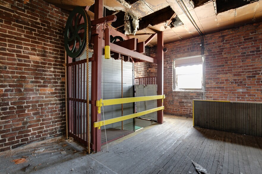 More Photos Of 2500 E Marshall St, Richmond Office For Sale