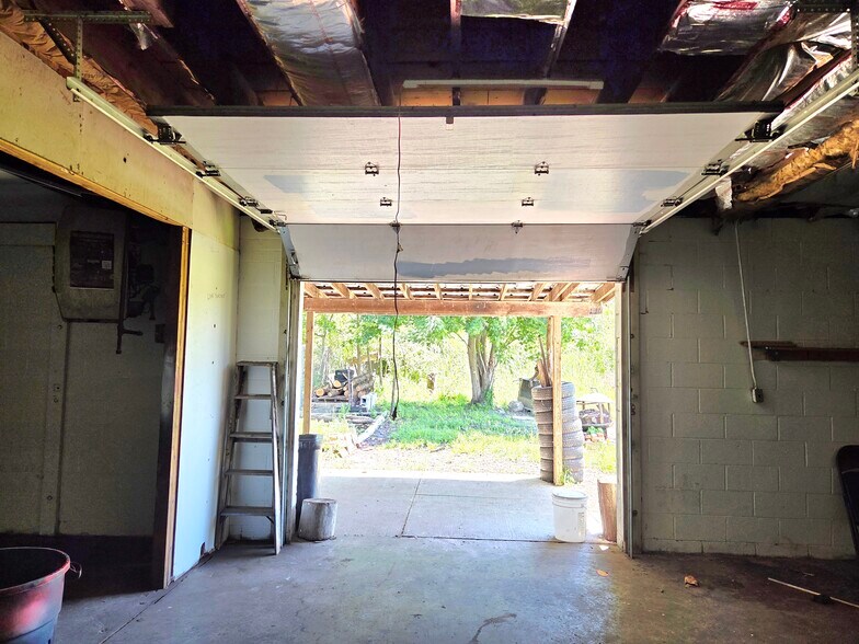 More Photos Of 2227-2229 W 21st St, Lorain Restaurant For Sale