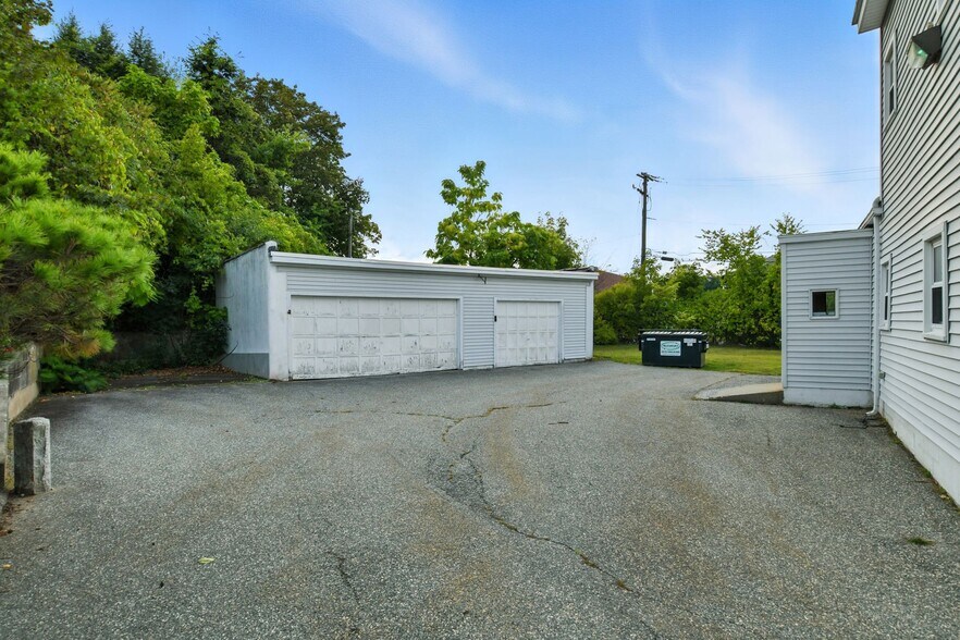 More Photos Of 485 Main St, Springfield Storefront Retail Residential For Sale