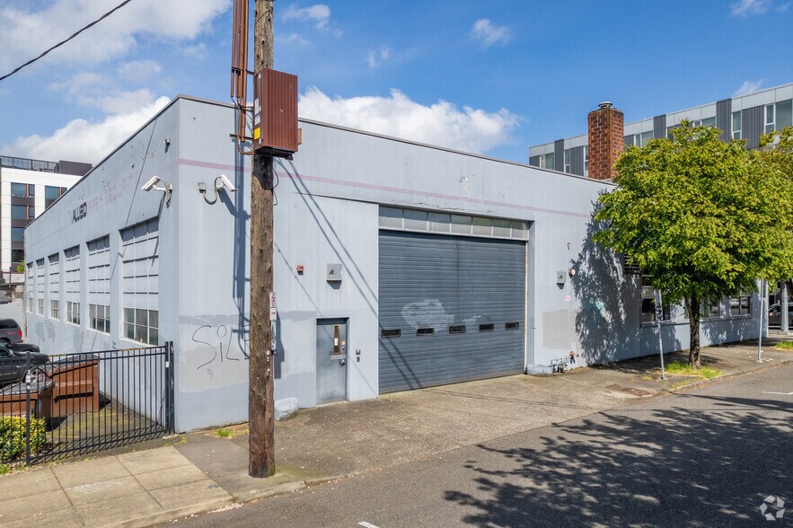 More Photos Of 530 NE Couch St, Portland Light Manufacturing For Lease