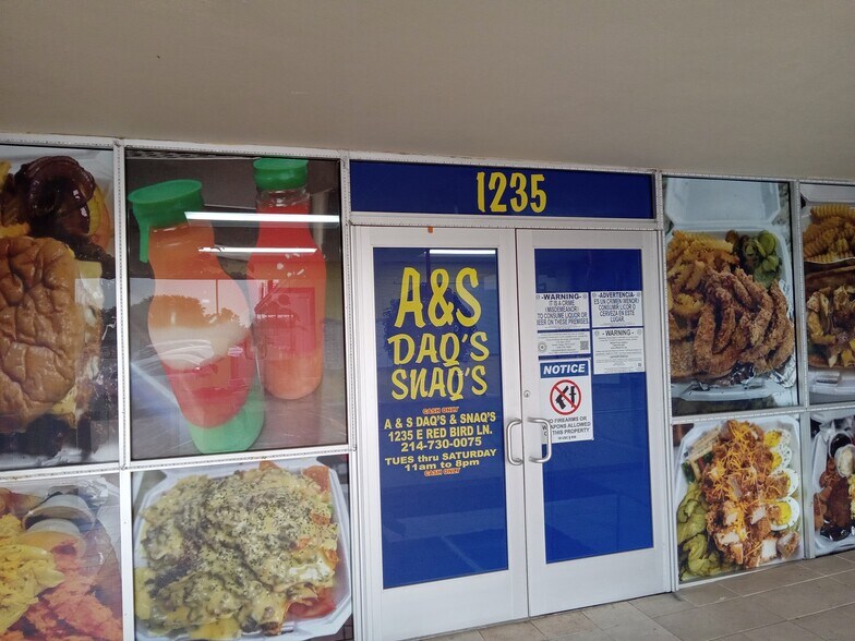 More Photos Of 1207 E Red Bird Ln, Dallas Freestanding For Sale