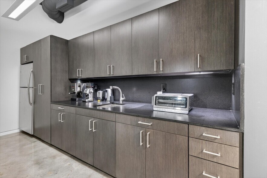 More Photos Of 7301 SW 57th Ct, South Miami Office For Sale