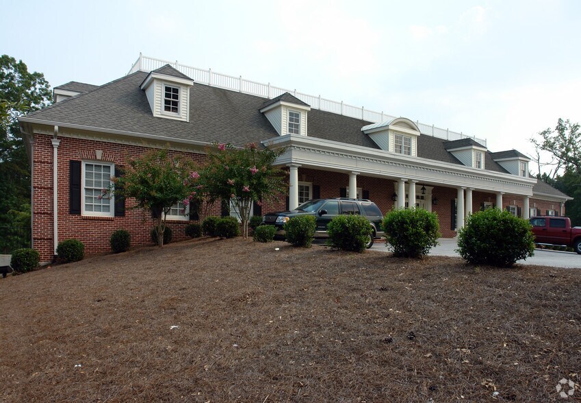 More Photos Of 225 Country Club Dr, Stockbridge Medical For Sale