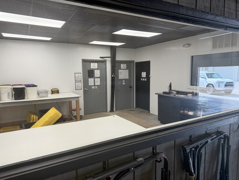 More Photos Of 818 W Veterans Memorial Hwy, Blanchard Industrial For Sale