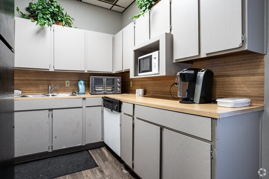 More Photos Of 9415 Burnet Rd, Austin Office For Lease