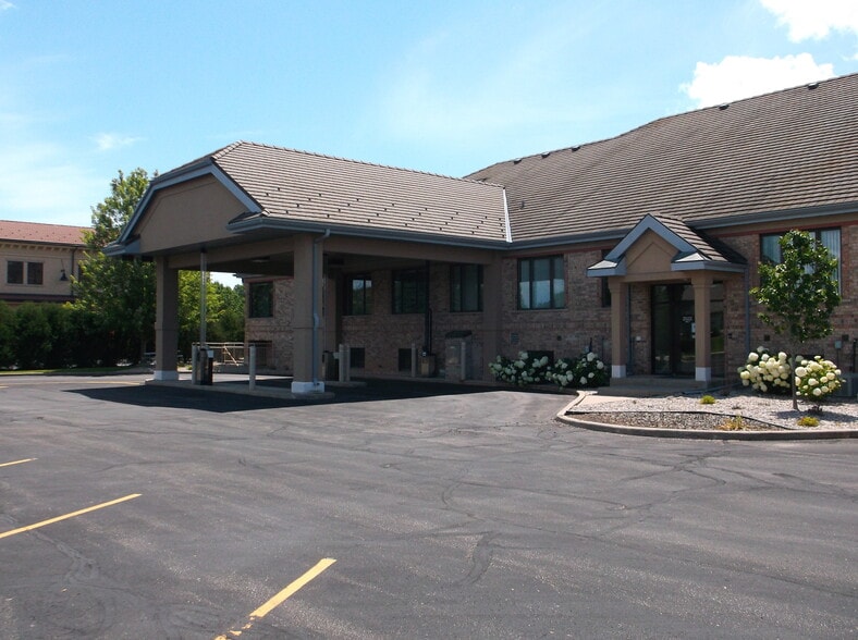 More Photos Of 2450 Witzel Ave, Oshkosh Office For Sale