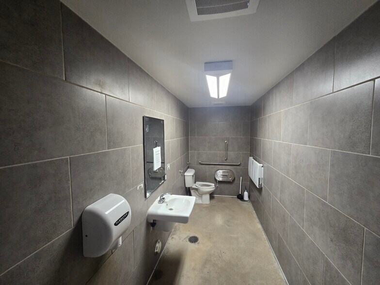 More Photos Of 2120 N Triumph Blvd, Lehi Service Station For Lease