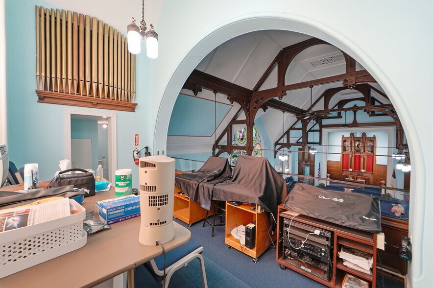 More Photos Of 401-407 N Patterson Park Ave, Baltimore Religious Facility For Sale