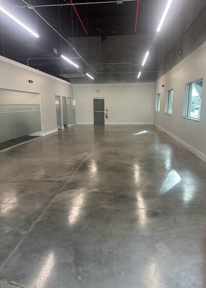 More Photos Of 161 Commerce Rd, Boynton Beach Warehouse For Sale