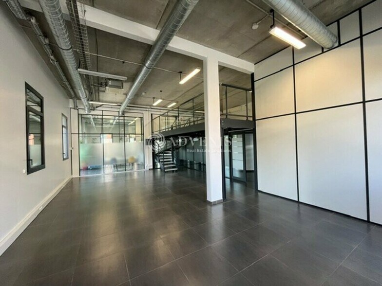 More Photos Of 2 George Sand Rue, Fourqueux Office For Sale
