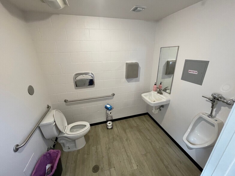 More Photos Of 2312 W Burbank Blvd, Burbank Loft Creative Space For Lease