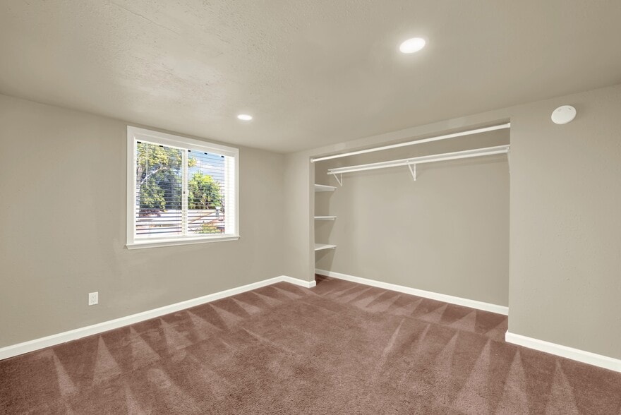 More Photos Of 124 S Porter Rd, Dixon Service For Sale