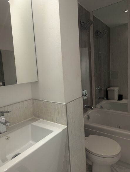 More Photos Of 150 W 58th St, New York Apartments For Lease