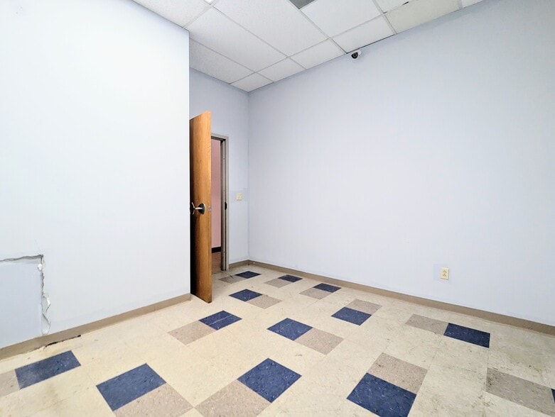 More Photos Of 3934-3956 S Broadway, Saint Louis Storefront For Lease