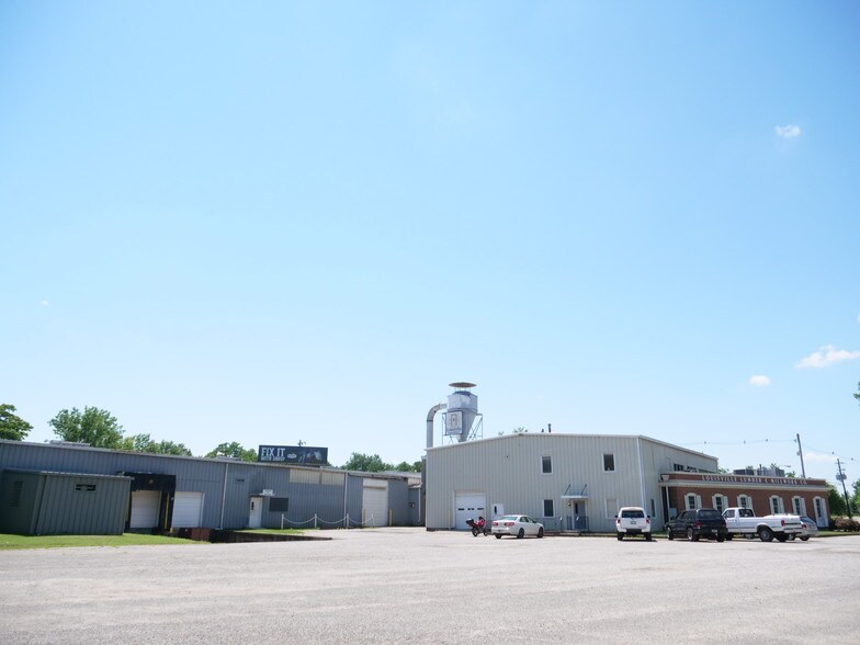 More Photos Of 1400 Lincoln Ave, Louisville Warehouse For Sale