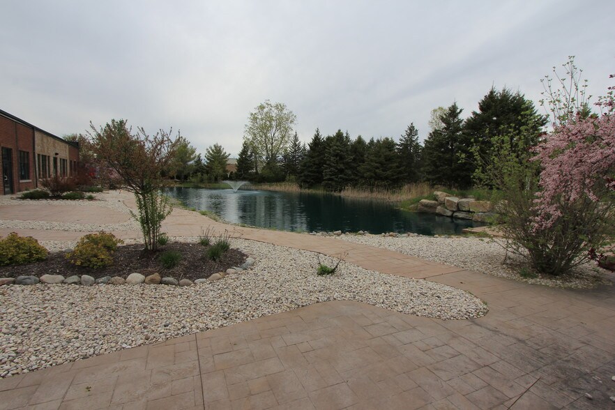 More Photos Of 1700 Sand Acres Dr, De Pere Storefront Retail Office For Lease