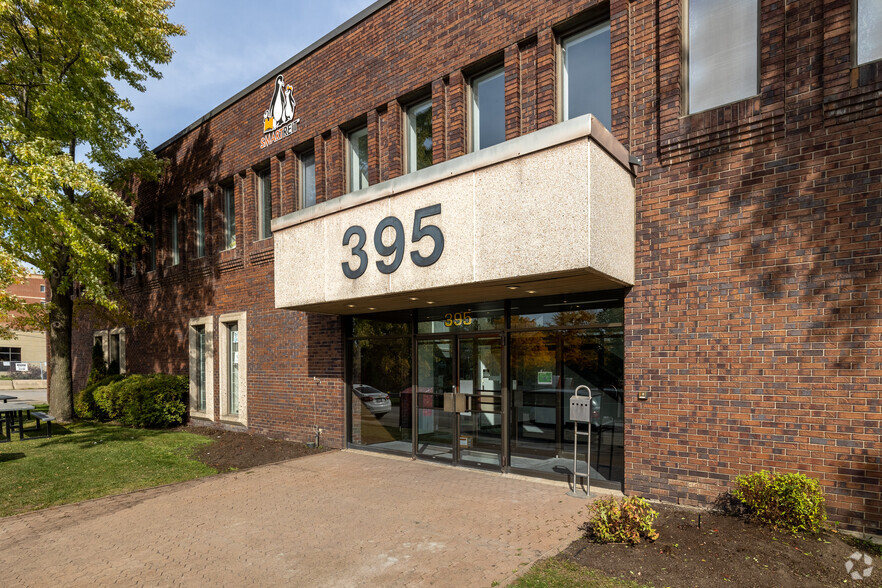 Primary Photo Of 395 Av Sainte-Croix, Montréal Warehouse For Lease