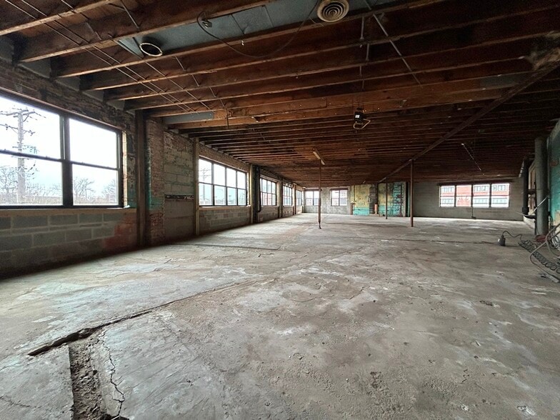 More Photos Of 2461 W Grand Ave, Chicago Storefront For Lease