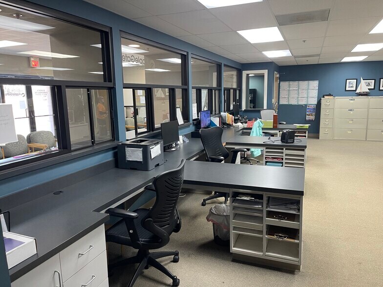 More Photos Of 115 Highway 641 S, Camden Office For Lease