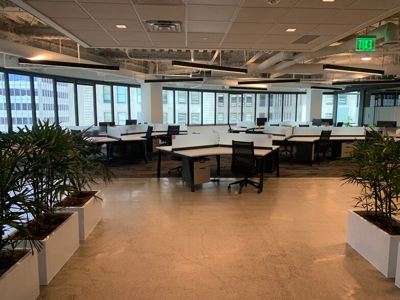 More Photos Of 100 S 5th St, Minneapolis Office For Lease