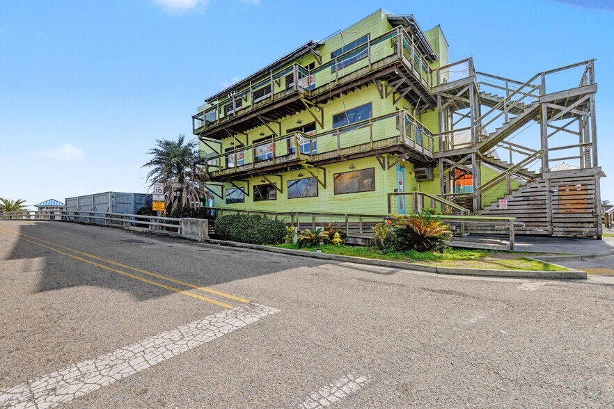 More Photos Of 113 S Beach Blvd, Bay Saint Louis Restaurant For Sale