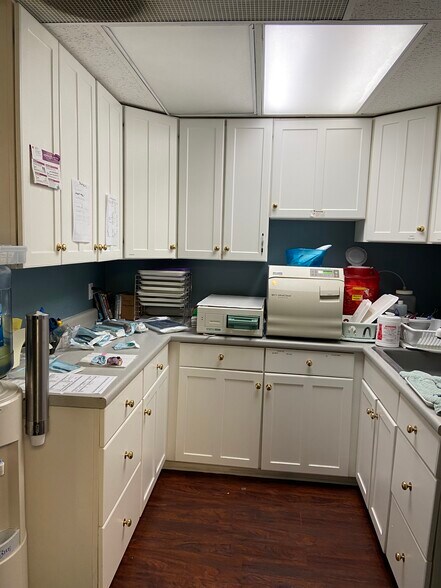 More Photos Of 610 E 11th St, Rushville Medical For Sale