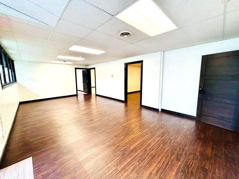 More Photos Of 1701 S Campbell Ave, Springfield Office For Sale