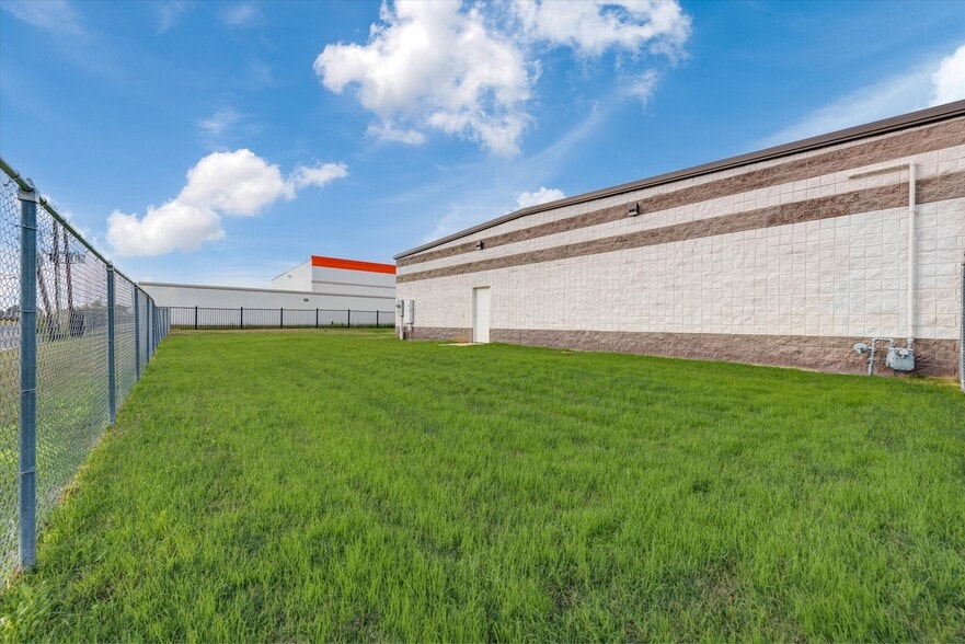 More Photos Of 5615 Rufe Snow Dr, North Richland Hills Freestanding For Sale