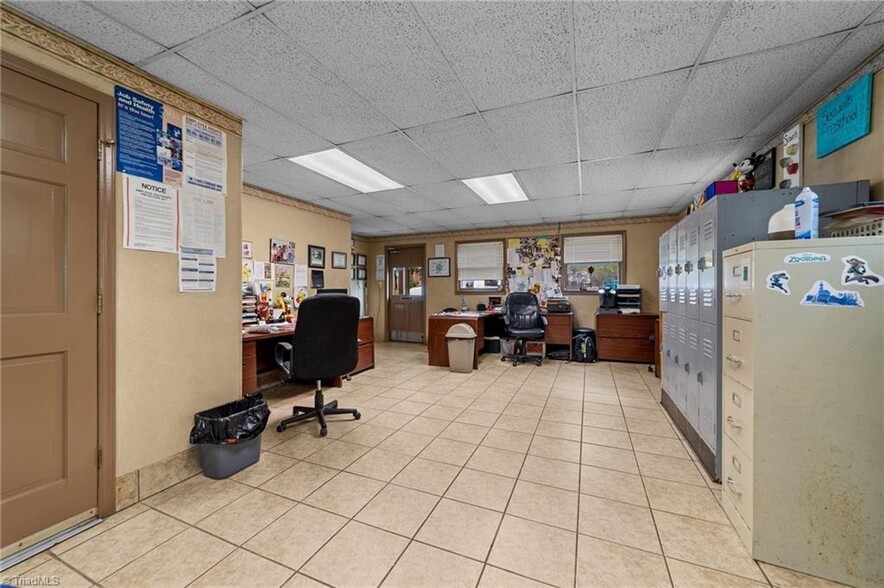 More Photos Of 1501 Upland Dr, Greensboro Office For Sale