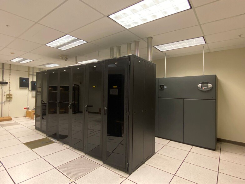 More Photos Of 7236 E Harry Ct, Wichita Office For Sale