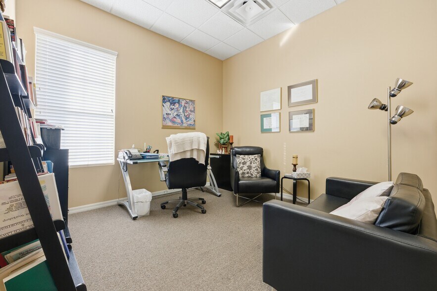 More Photos Of 17407 Bridge Hill Ct, Tampa Medical For Sale