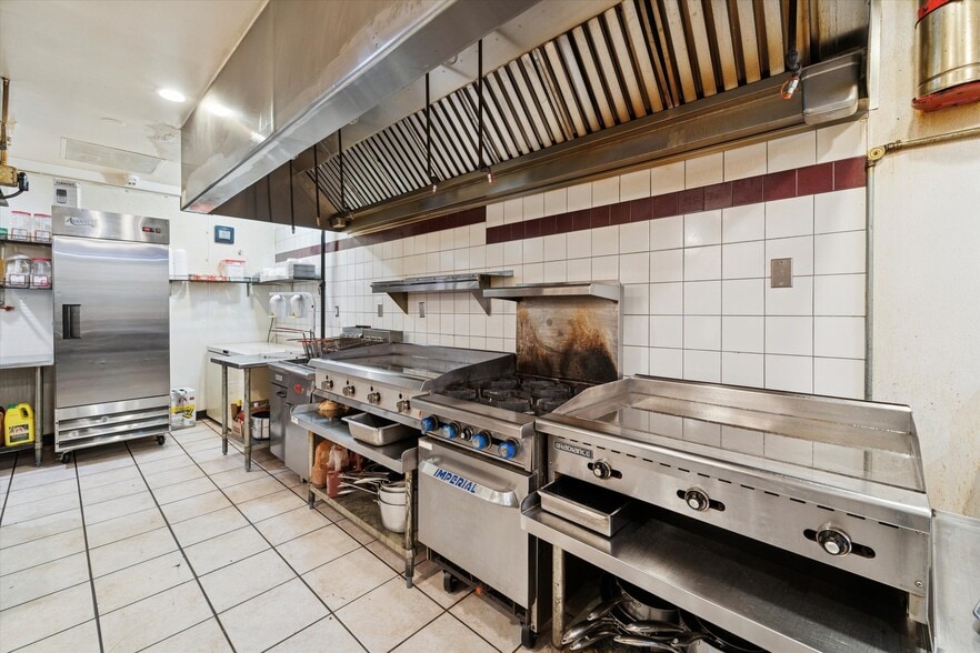 More Photos Of 265 E Township Line Rd, Upper Darby Restaurant For Sale