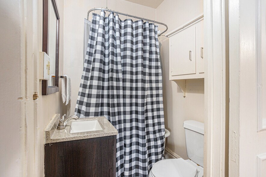 More Photos Of 701 Center Ave, Bay City Apartments For Sale