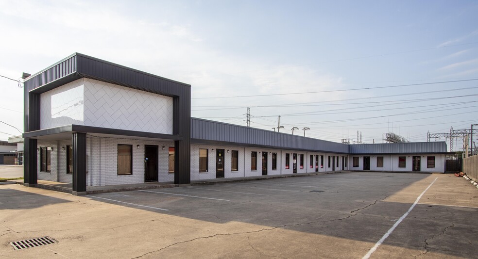 Primary Photo Of 2015 W 34th St, Houston Storefront Retail Office For Lease