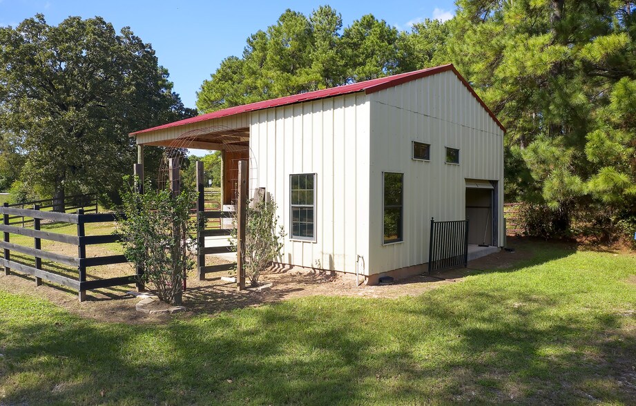 More Photos Of 16259 FM 149, Montgomery Light Manufacturing For Sale