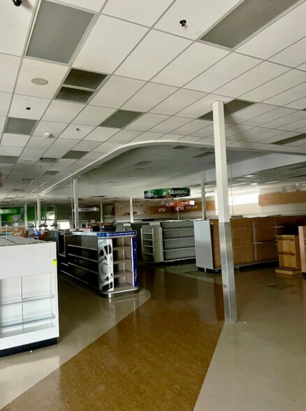 More Photos Of 1186 Baldwin Ave, Pontiac Drugstore For Lease