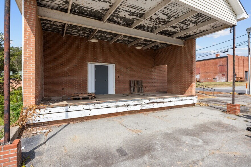More Photos Of 201 4th St, Walnut Cove Office For Sale