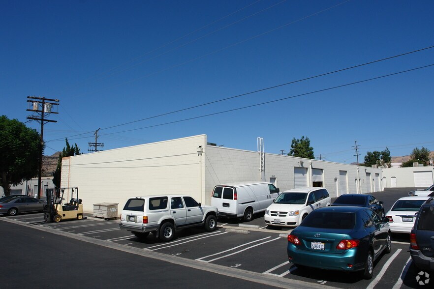 More Photos Of 9840-9848 Owensmouth Ave, Chatsworth Warehouse For Lease