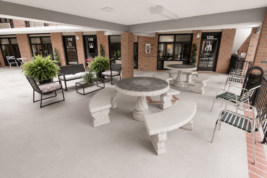 More Photos Of 400 Park Rd, Sevierville Office For Sale