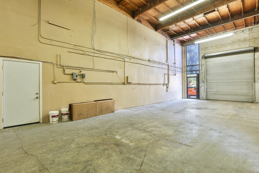 More Photos Of 1206 S Amphlett Blvd, San Mateo Warehouse For Sale