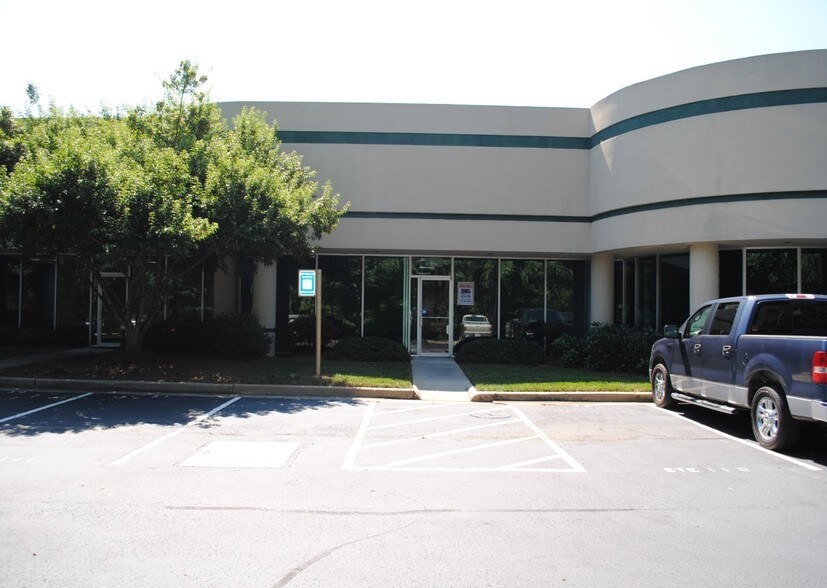 More Photos Of 975 Cobb Place Blvd NW, Kennesaw Light Distribution For Lease