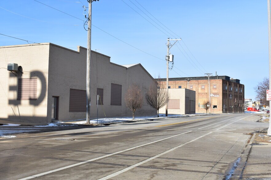 More Photos Of 161 S Franklin St, Janesville Industrial For Lease