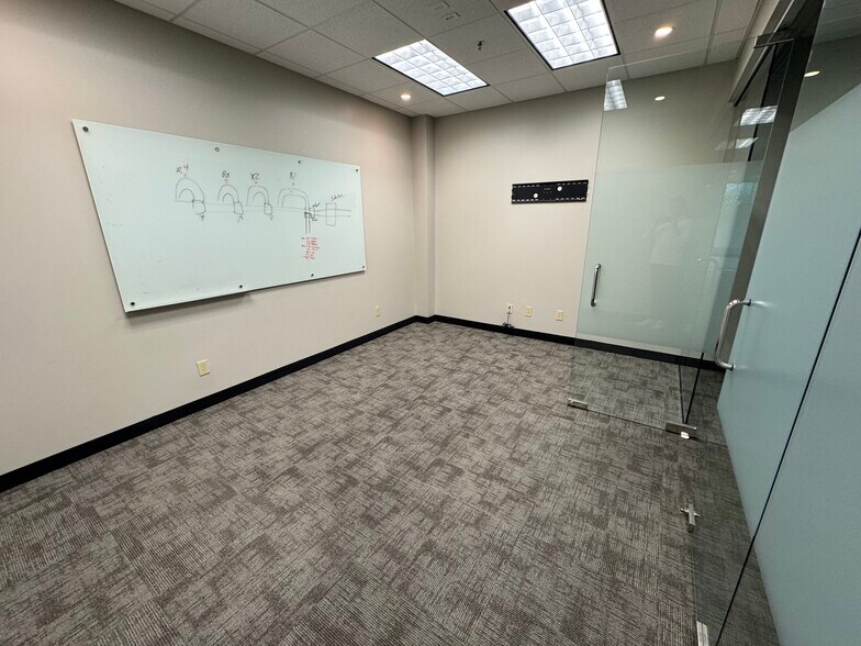 More Photos Of 2031 Nelson Miller Pky, Louisville Office For Lease