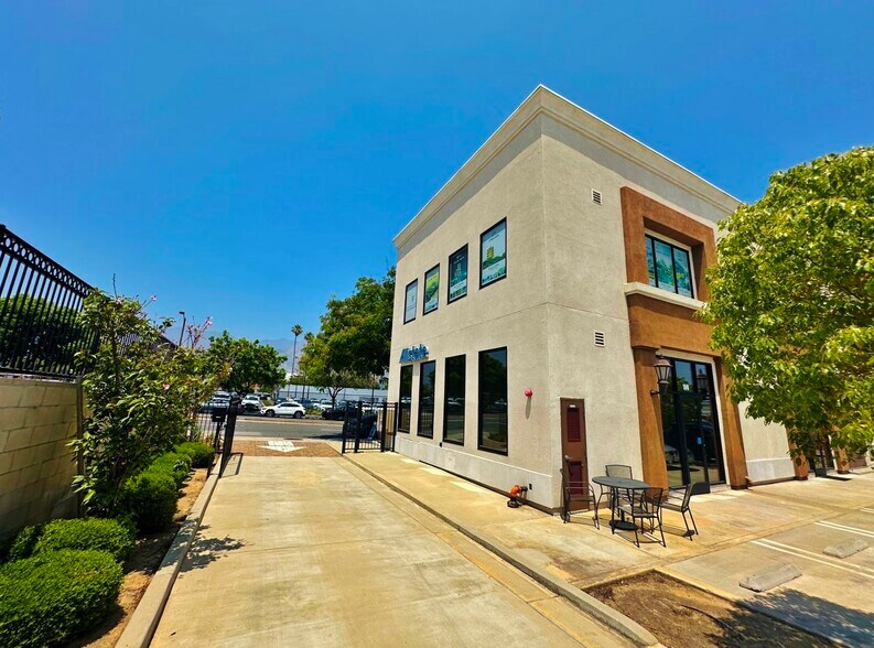 More Photos Of 2956 E Colorado Blvd, Pasadena General Retail For Lease