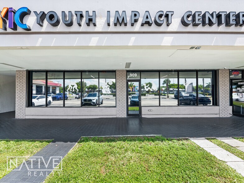 Primary Photo Of 903-999 W Cypress Creek Rd, Fort Lauderdale Freestanding For Lease