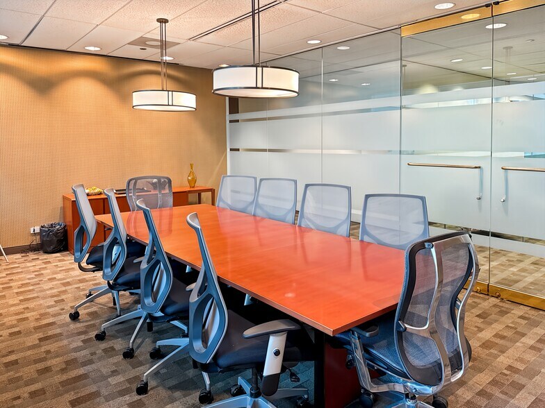 More Photos Of 203 N LaSalle St, Chicago Coworking Space