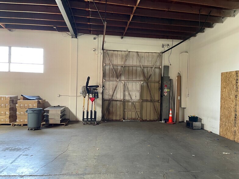 More Photos Of 3015 Kilson Dr, Santa Ana Warehouse For Lease