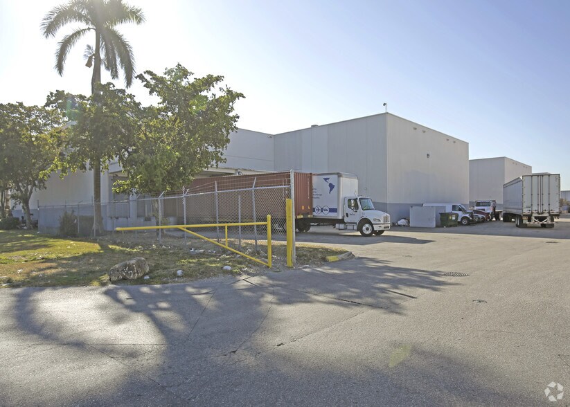 More Photos Of 3520-3560 NW 72nd Ave, Miami Warehouse For Lease