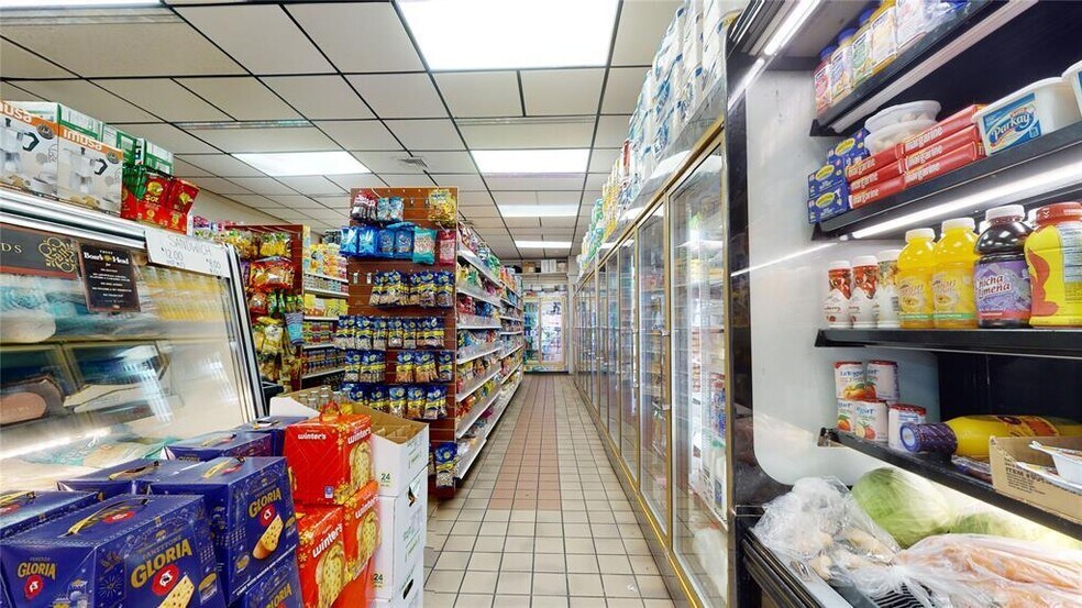 More Photos Of 166 W Park Ave, Long Beach Storefront Retail Office For Sale