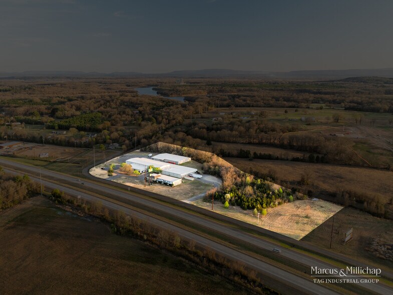 More Photos Of 218 Massengale Rd, Clarksville Warehouse For Sale